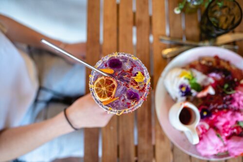 verre avec fleurs