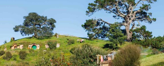 Vue du village des Hobbits à Hobbiton, en Nouvelle-Zélande